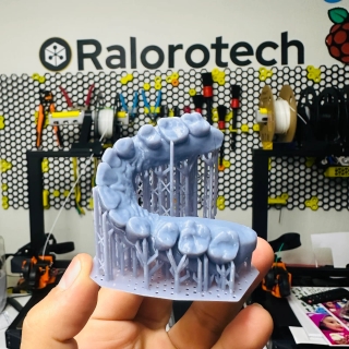 Modelo de resina impreso en 3D para explicar acabados y aplicaciones de resina